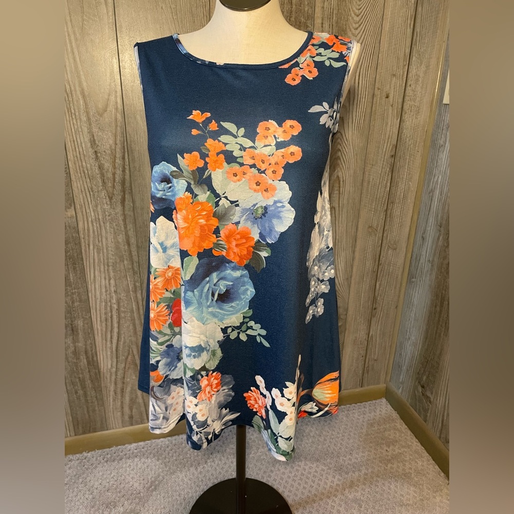 Women’s sleeveless long top